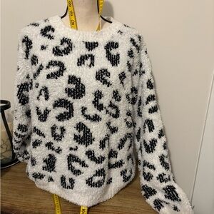 POL Black and White Leopard Print Sweater So So Soft Size M